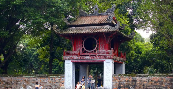 Khuê Văn Các vừa thể hiện được truyền thống hiếu học của người Việt Nam, vừa thể hiện được nền văn hiến lâu đời của nước ta.